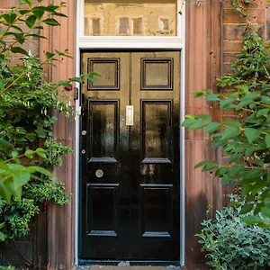 Beautiful, Traditional 2 Bedroom Main Door Flat Edinburgh